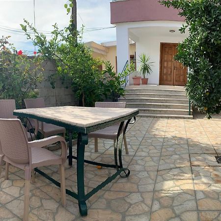 Villa Shtepi Me Qera Fier Esterno foto
