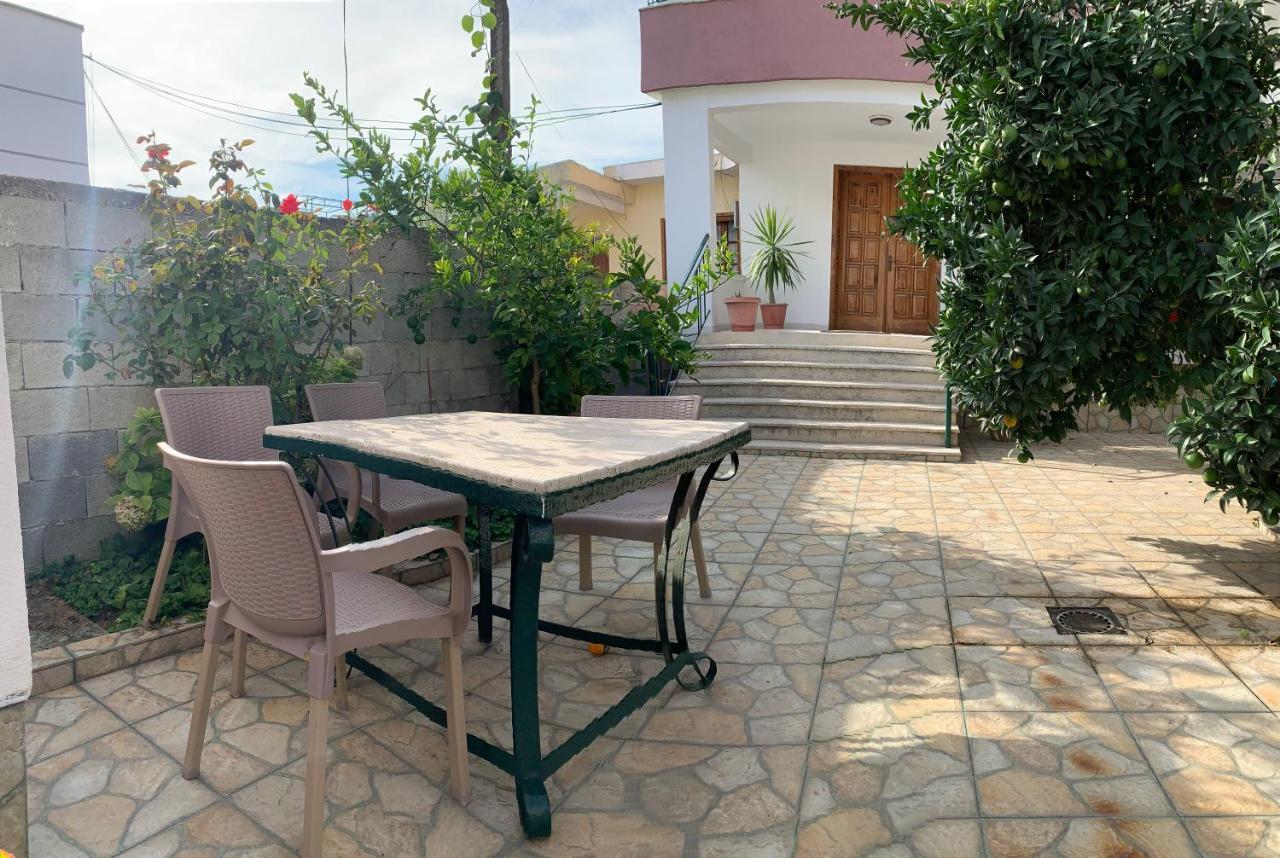 Villa Shtepi Me Qera Fier Esterno foto